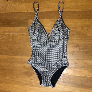 Lands’ End Swimsuit 6 B